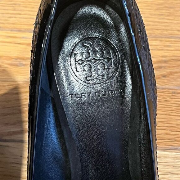 Tory Burch Women's Black Leather Peep Toe Wedge Pumps Size 8M - Picture 5 of 11